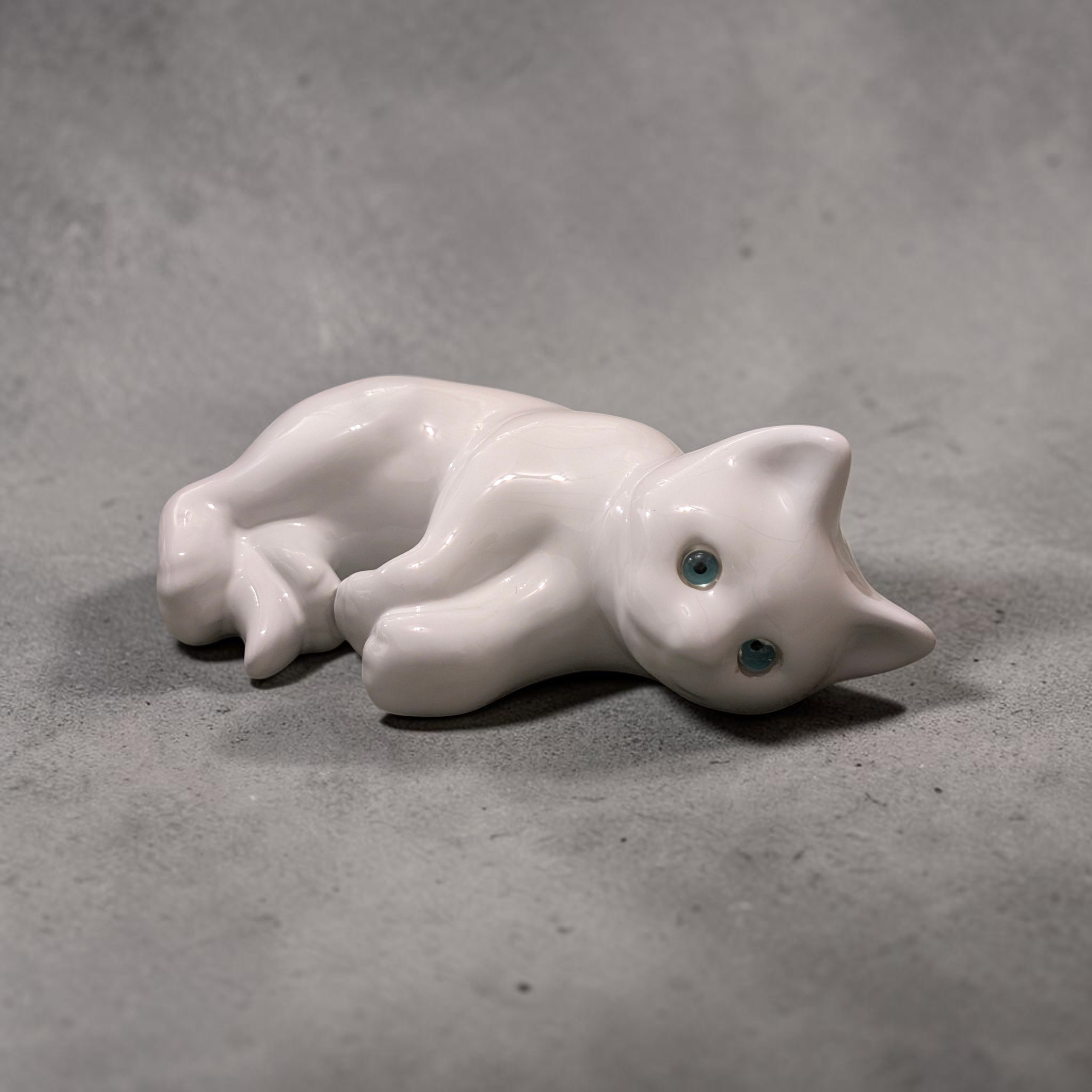 Vintage 1970s ELPA Alcobaça Portugal White Ceramic Cat Figurine - Green Glass Eyes